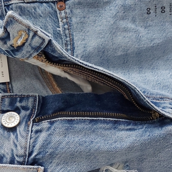 NWT American Eagle Highest Rise Mom Jeans - Picture 5 of 9